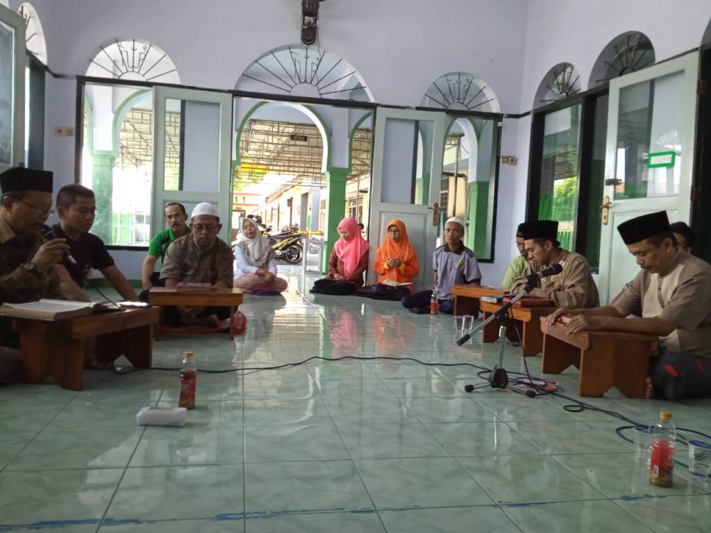 Waspada Covid-19, Guru dan Karyawan Mengadakan Hotmil Quran Waspada Covid-19, Guru dan Karyawan Mengadakan Hotmil Quran