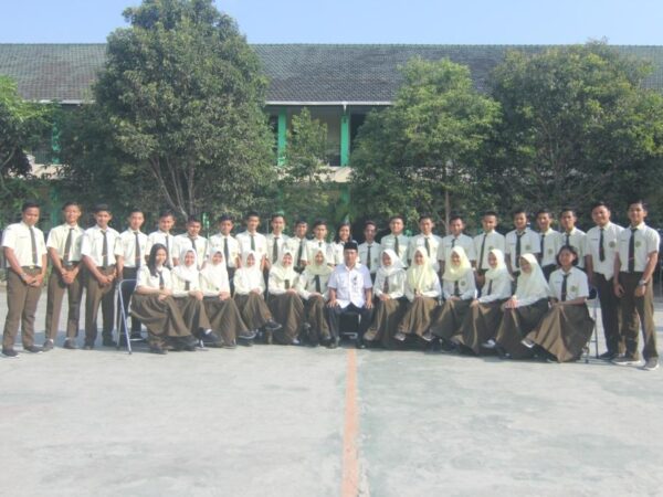 Kelas XII IPA 7 Kelas XII IPA 7