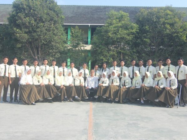 Kelas XII IPS 1 Kelas XII IPS 1