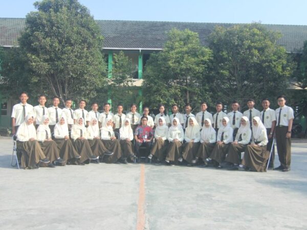 Kelas XII IPS 2 Kelas XII IPS 2